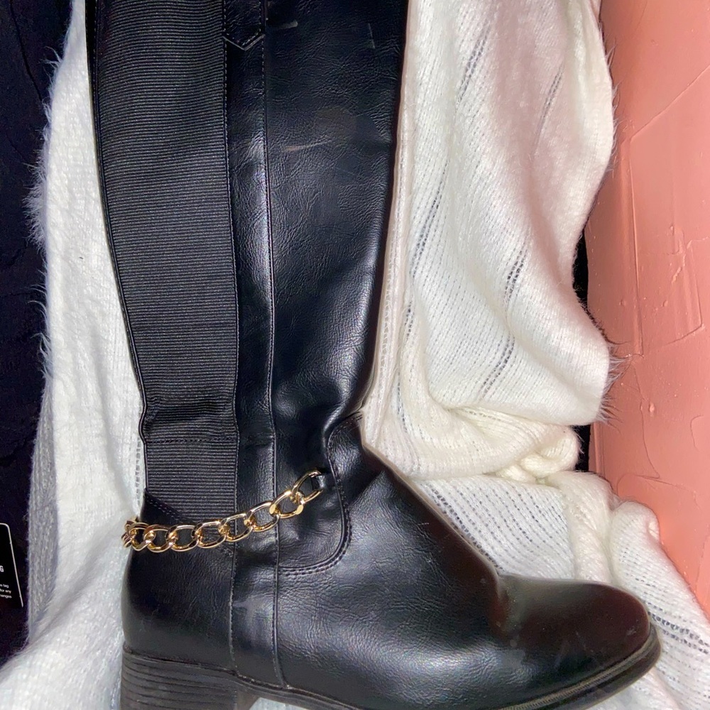 Lightly used Shoedazzle boots